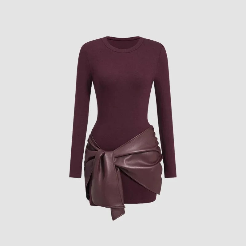 Wijnrode mini-jurk met strikdetail – elegante avondjurk
