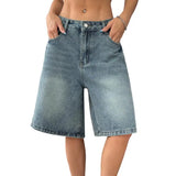 close up lichtblauwe denim bermuda dames met vintage wassing