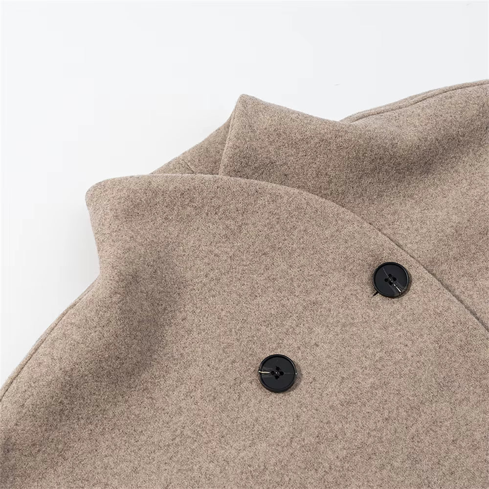 close up beige oversized double breasted damesjas