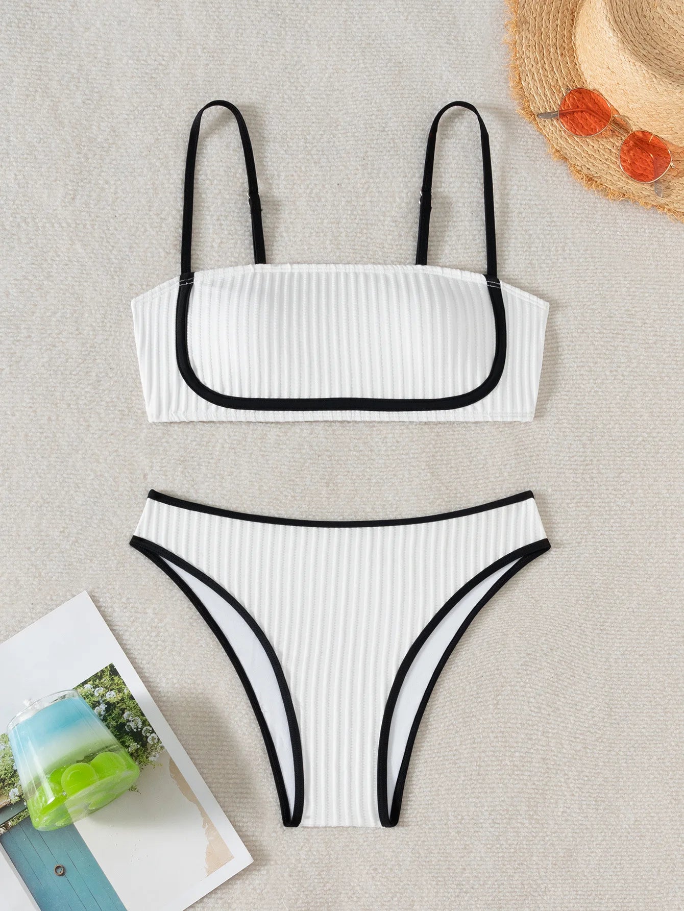 Elverra | Witte Ribgebreide Bikini met Zwarte Biezen & High Waist Slip