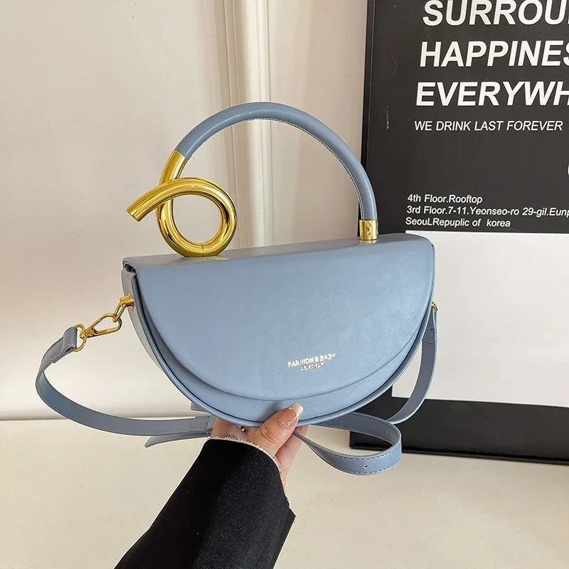 Blauwe halve maan tas met gouden details – Amara Retro Shoulder Bag