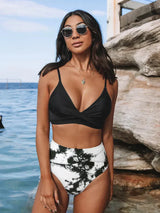 zwart-witte tie-dye bikini slip met zwarte cross top