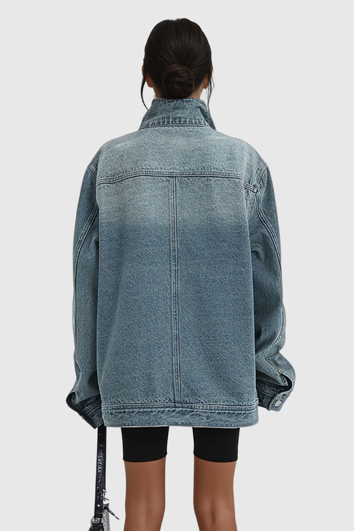 Vivid Twist Denim Jacket met asymmetrisch design en oversized pasvorm voor een speelse, modieuze look.