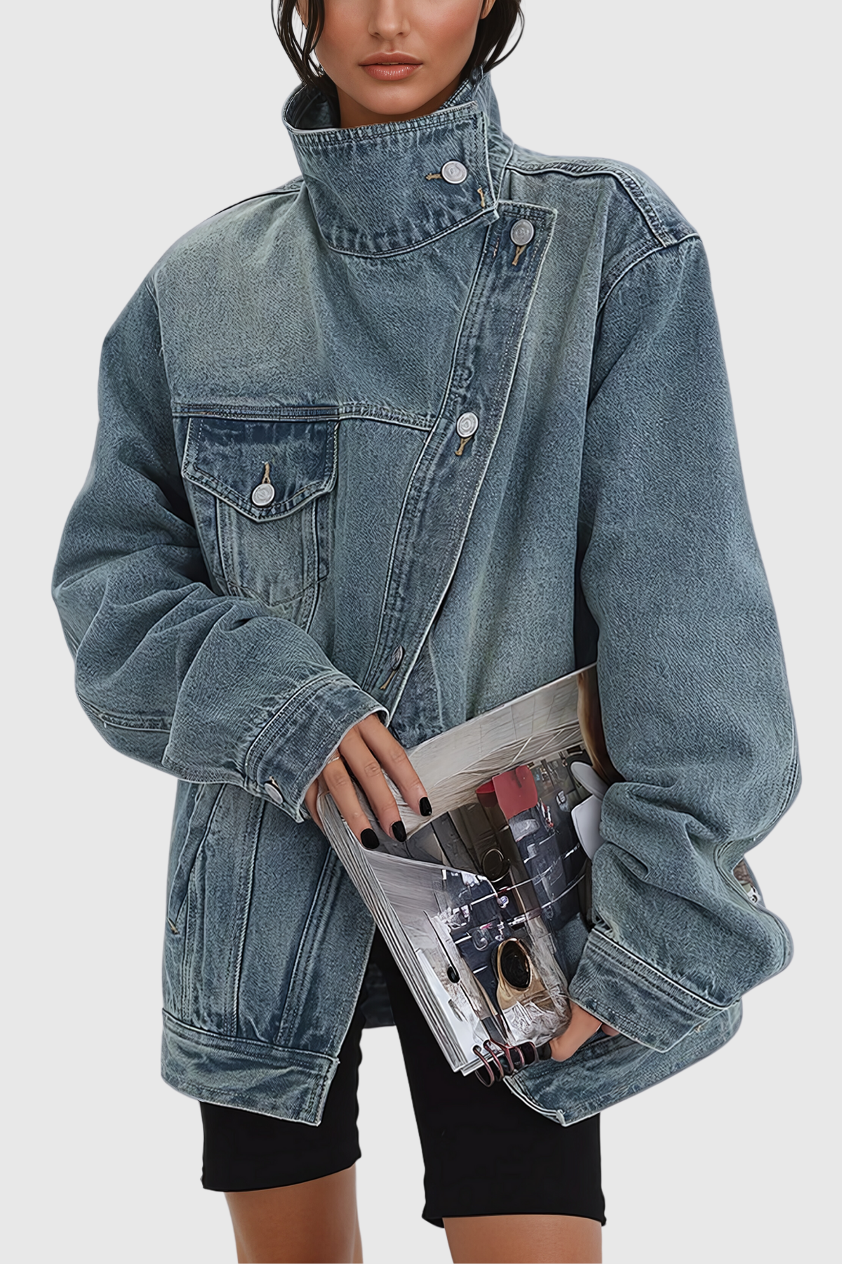 Vivid Twist Denim Jacket met asymmetrisch design en oversized pasvorm voor een speelse, modieuze look.