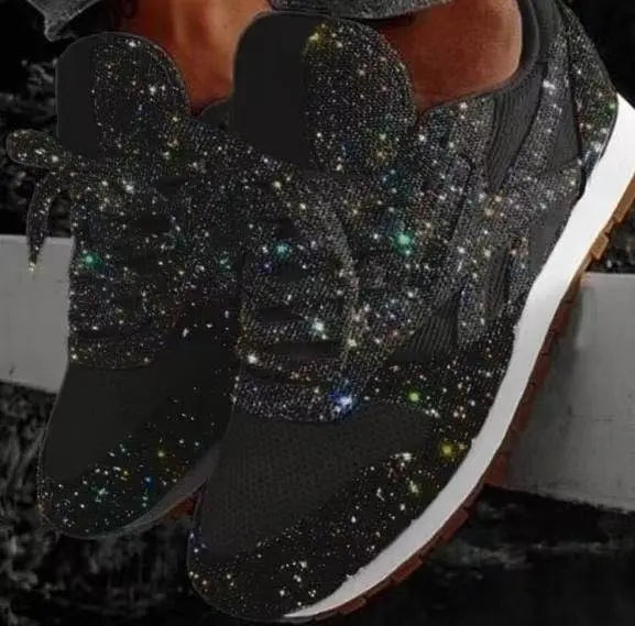 Zwarte glitter sneakers met subtiel galaxy-patroon en witte zool