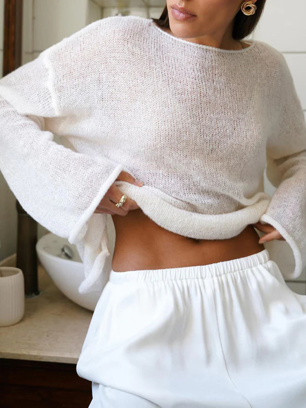 Witte zachte trui met open breisel – minimalistische knit voor dames