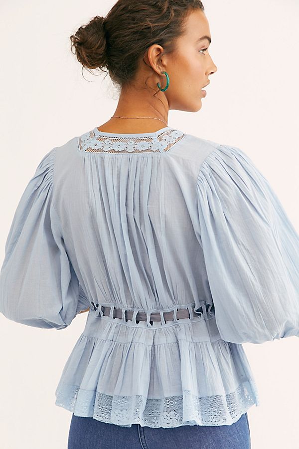 Lunaria | Blouse met Kant, Strikdetail & Pofmouwen