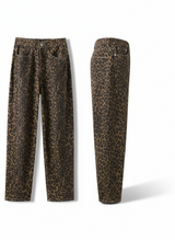 productfoto voor- en achterzijde leopard jeans met five-pocket design