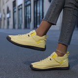 gele sneakers dames met orthopedische zool en klittenband detail