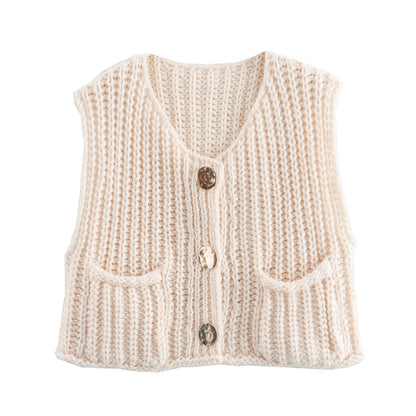 KnitCharm Vest in ivoor - Stijlvol mouwloos gebreid vest met luxe gouden knopen, perfect voor gelaagde herfst- en winterlooks