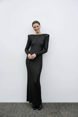 zwarte maxi jurk met subtiele glans en elegante pasvorm