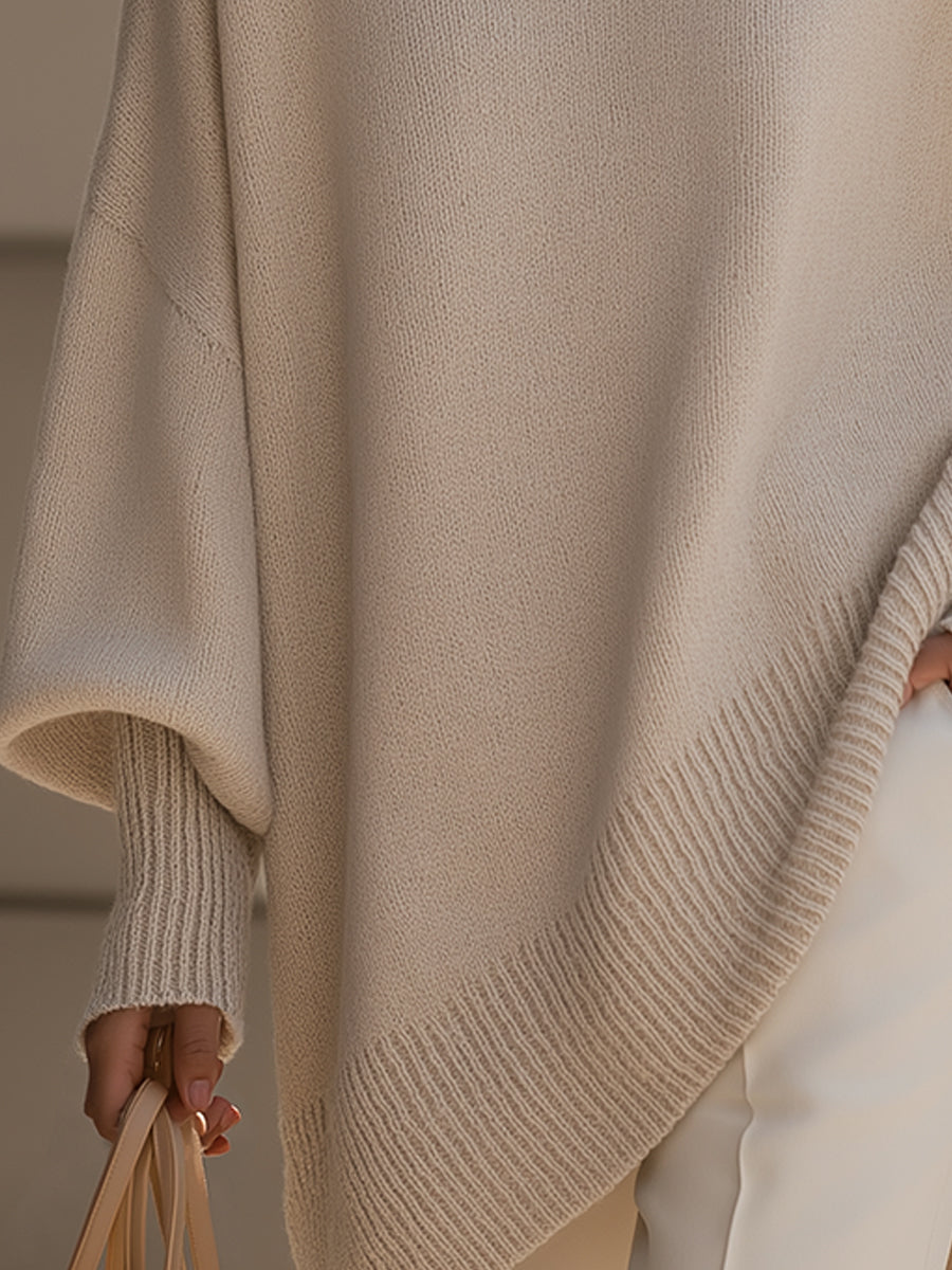 Detailfoto van de brede ribzoom en de smalle ribboord aan de mouw van de beige trui
