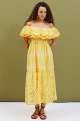 gele off shoulder zomerjurk met broderie en ruffles