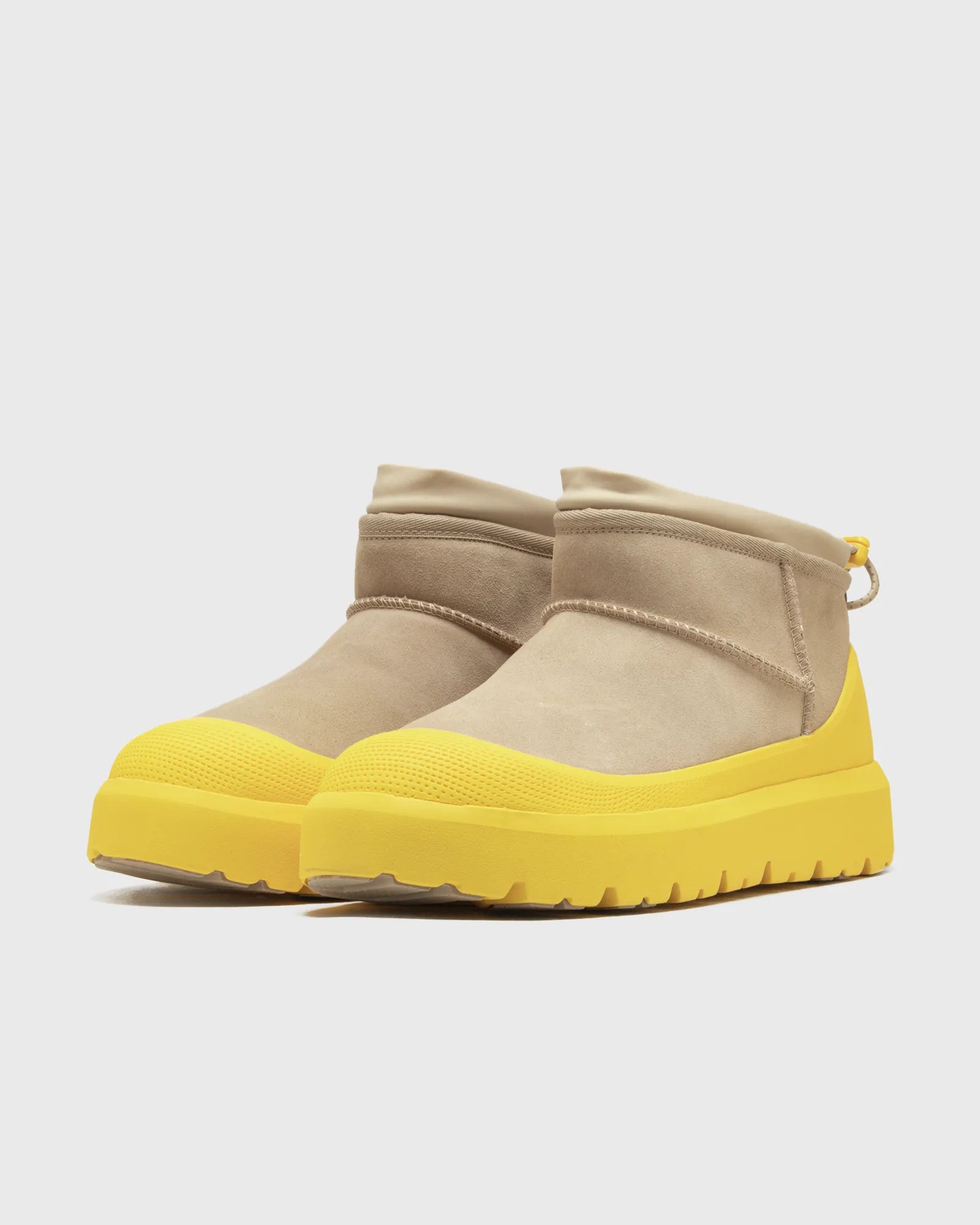 stijlvolle korte suède boots met zachte binnenkant en gele zool