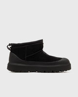 close-up van zwarte suède winter boots van de zijkant