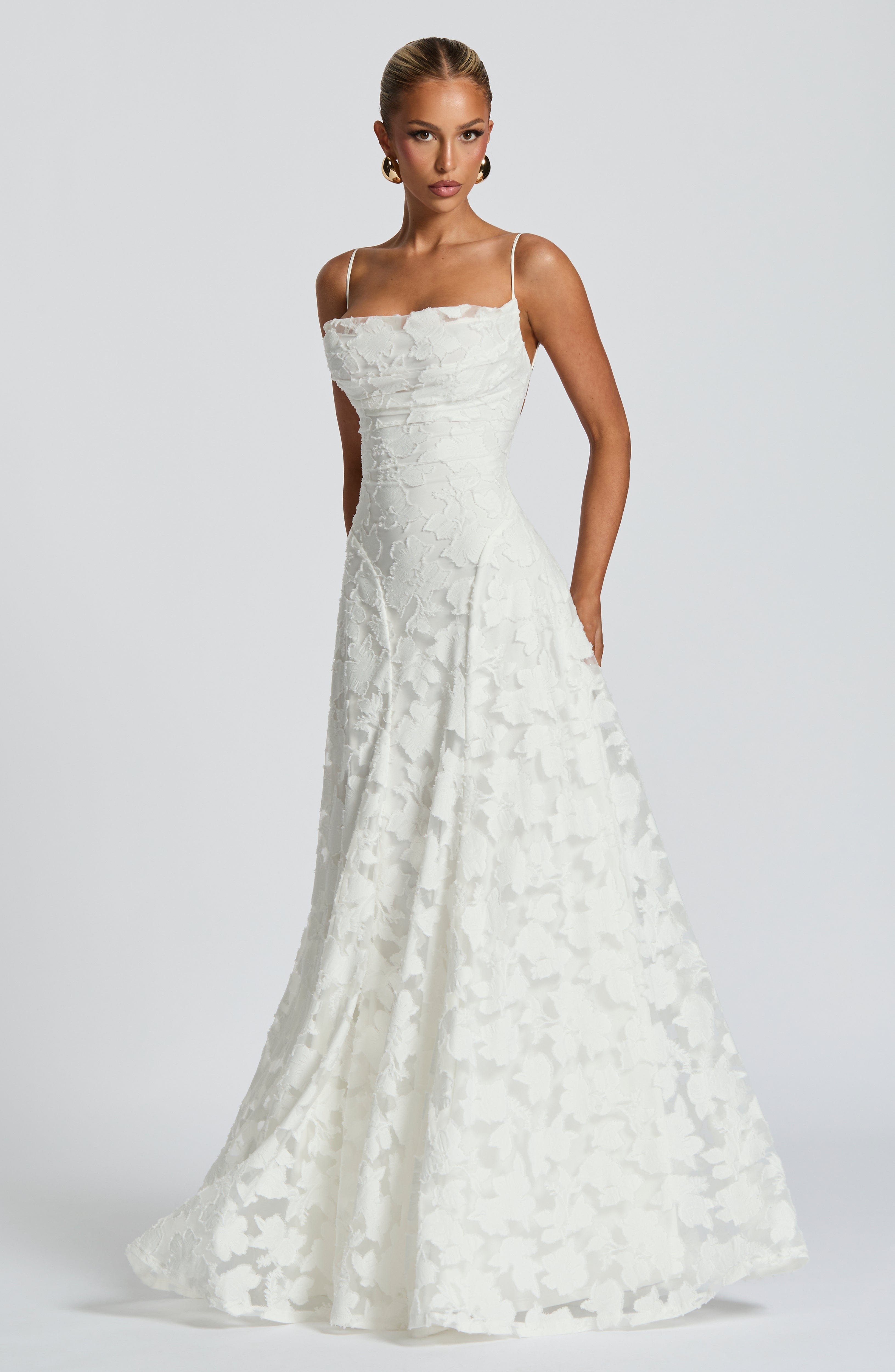 Florencia | Maxi Jurk met Open Rug & Bloemenstructuur