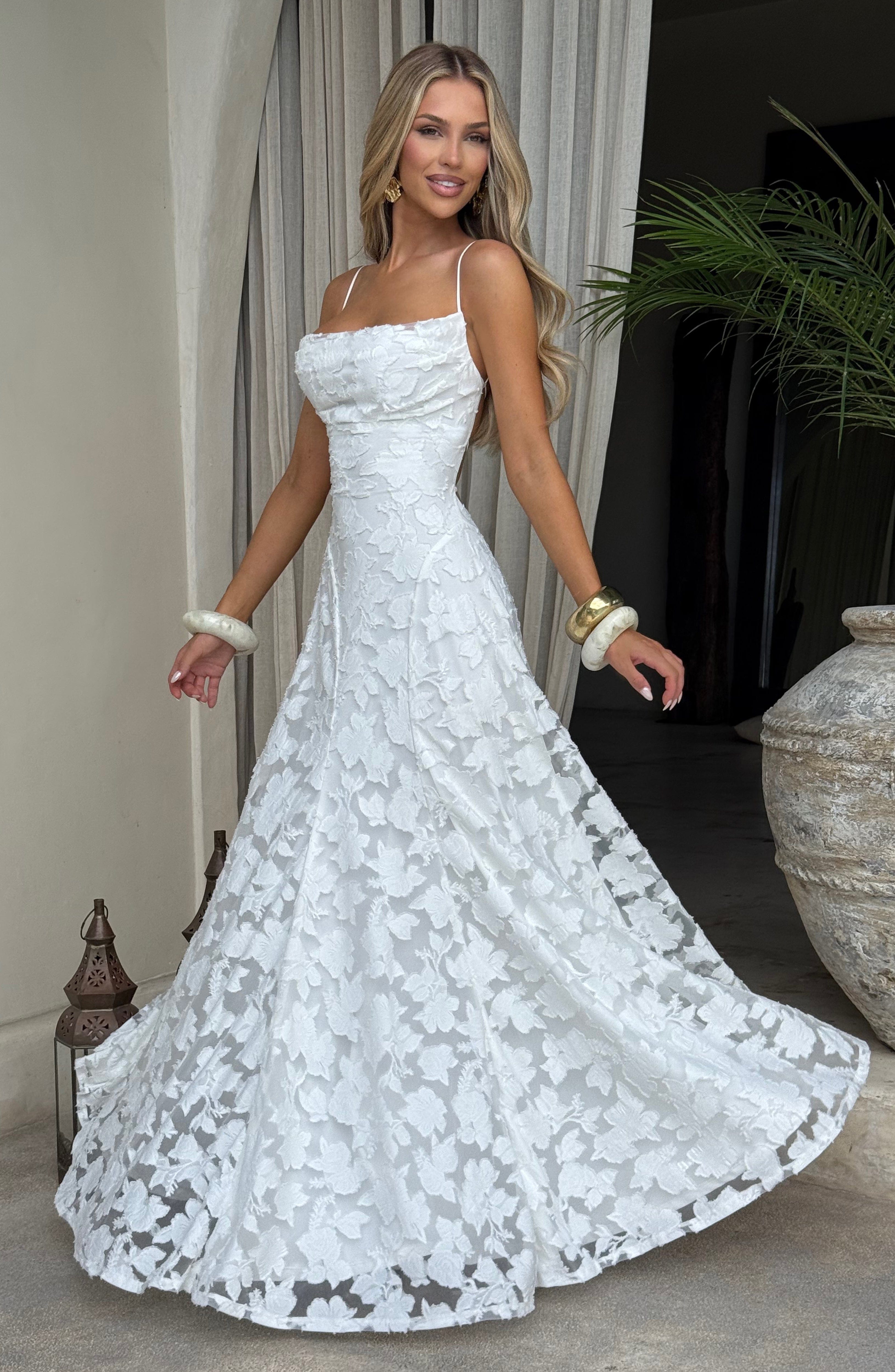 Florencia | Maxi Jurk met Open Rug & Bloemenstructuur