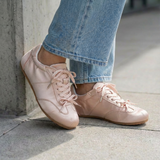 Alvéra Ballet Sneaker rosé – vrouwelijke vetersneaker voor dagelijks gebruik