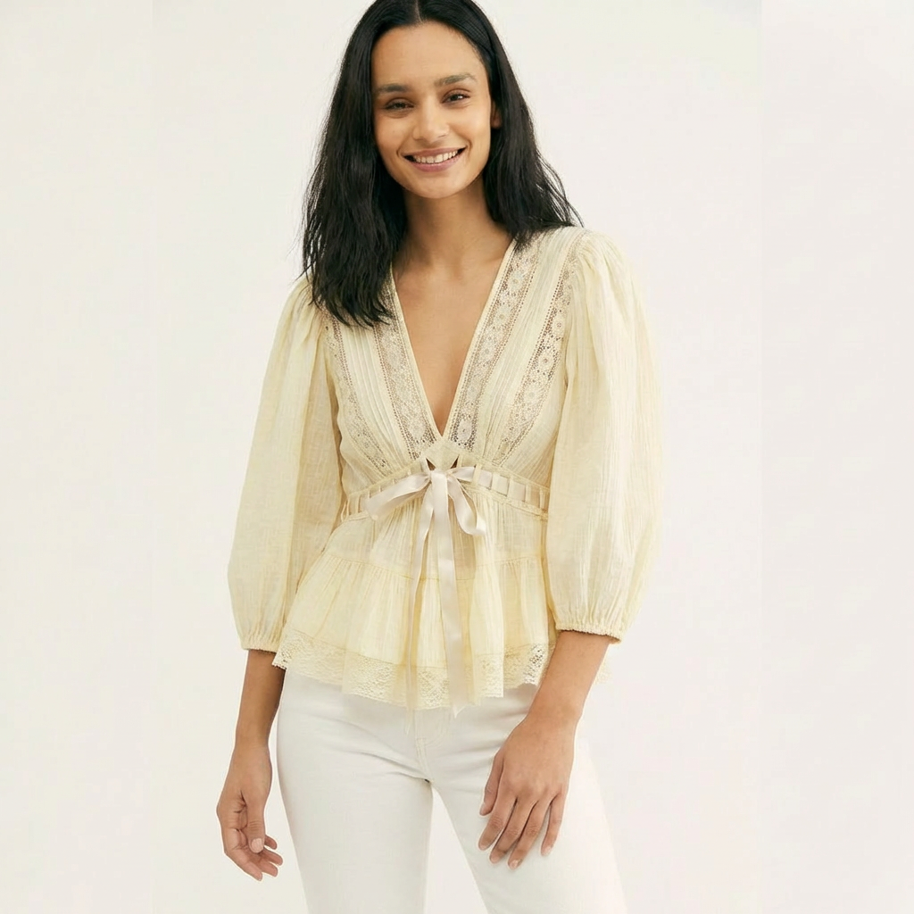 Lunaria | Blouse met Kant, Strikdetail & Pofmouwen
