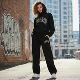 zwarte camo lounge set dames met cropped hoodie en joggingbroek