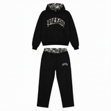 legerprint lounge set dames met tweedelige outfit en sportieve stijl