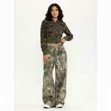 camo wide leg jeans met roze borduursel dames voorkant