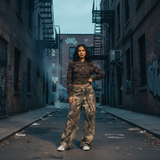 streetstyle camo wide leg jeans dames met cropped hoodie