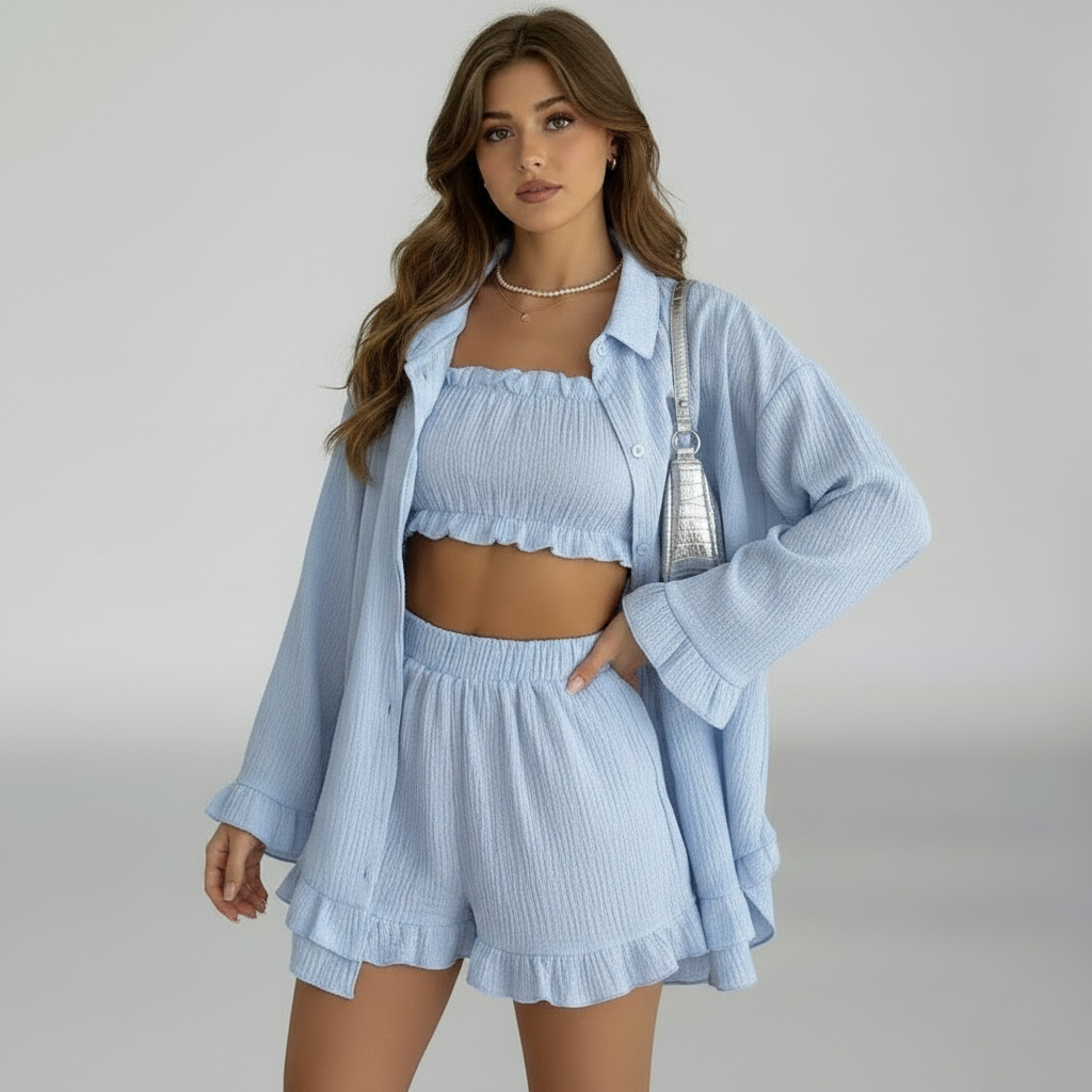 lichtblauwe lounge set dames met korte broek en blouse