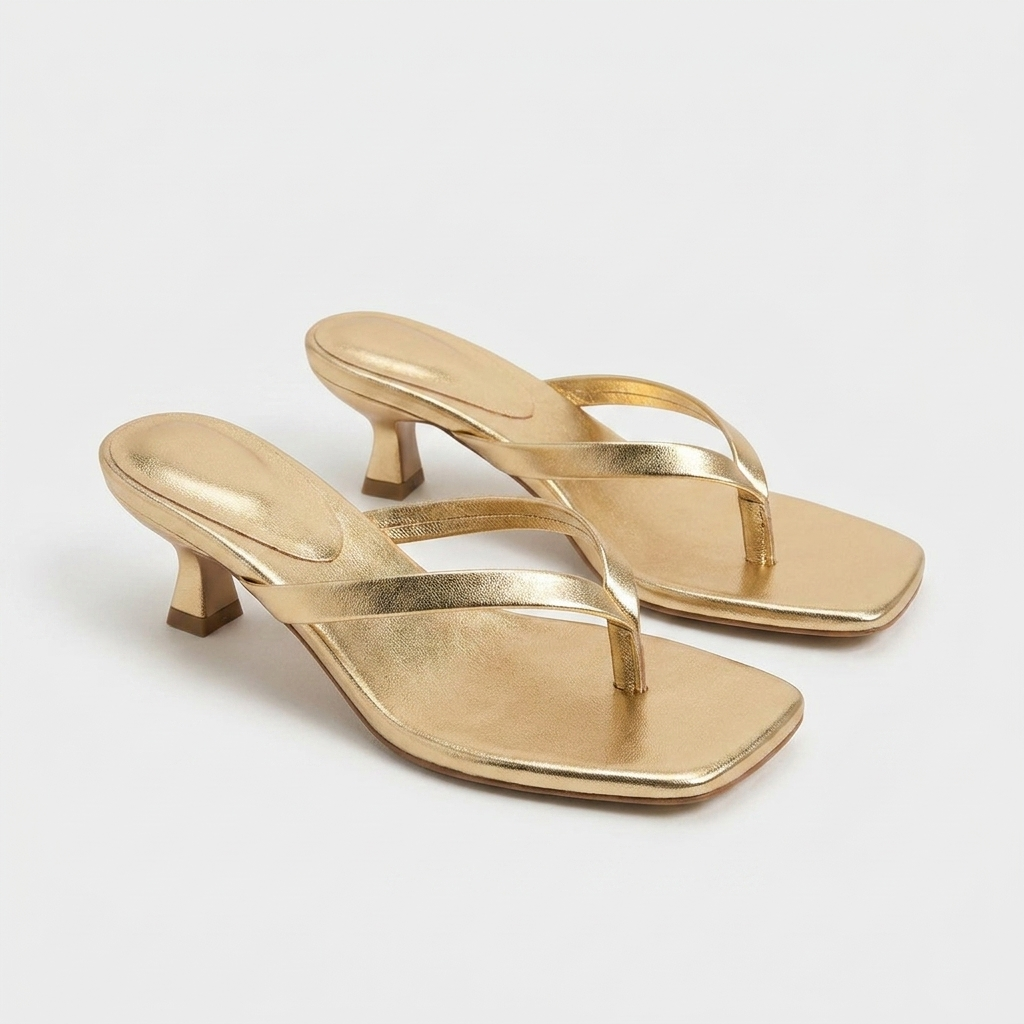 Gouden kitten heel sandalen met elegante bandjes dames