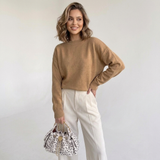 witte faux fur schoudertas met zwarte stippen en gouden hartdetail dames