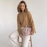 Odette | Kunstfell-Schultertasche mit Leopardenprint und Herzdetail