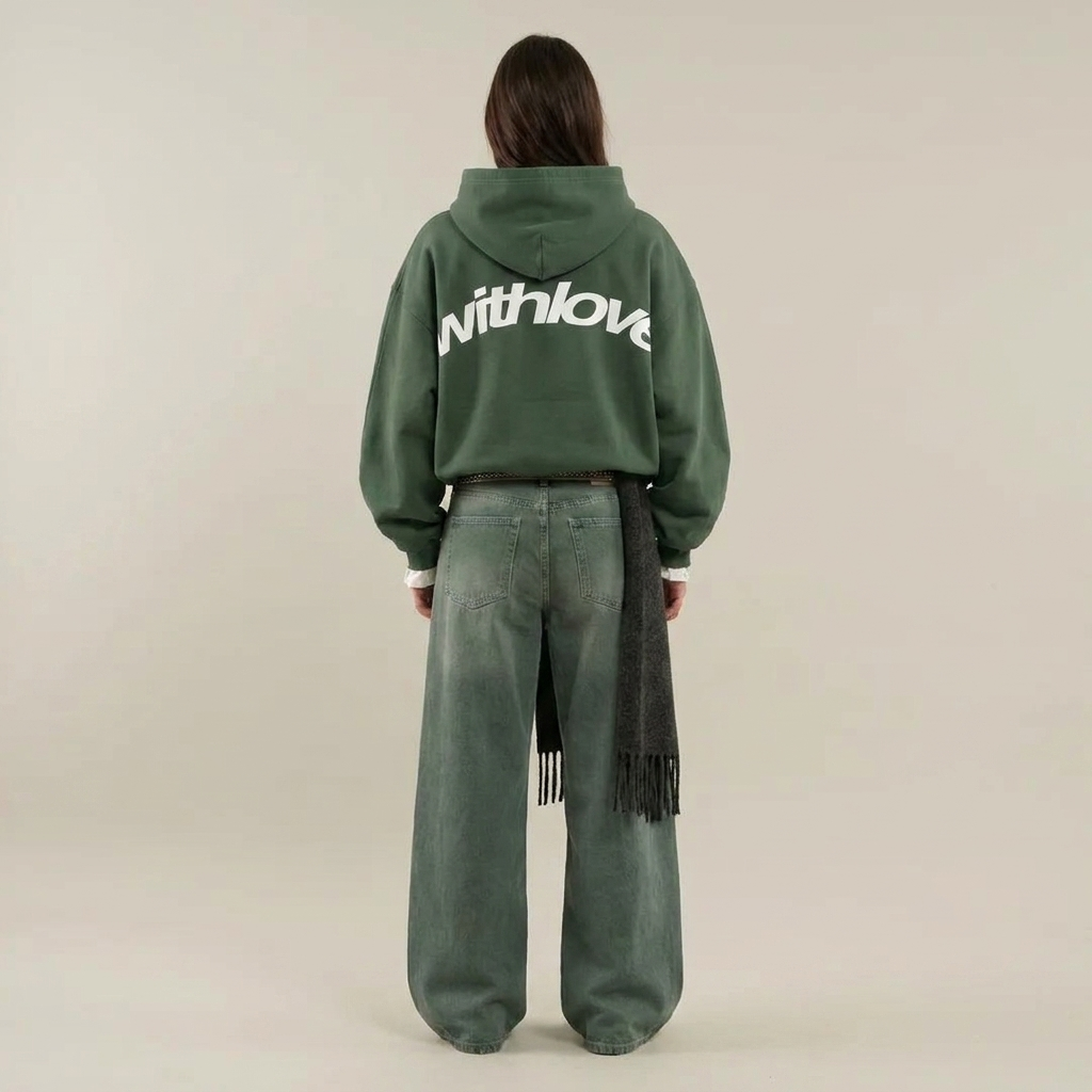 Groene oversized hoodie voor dames, achterkant met witte withlove backprint