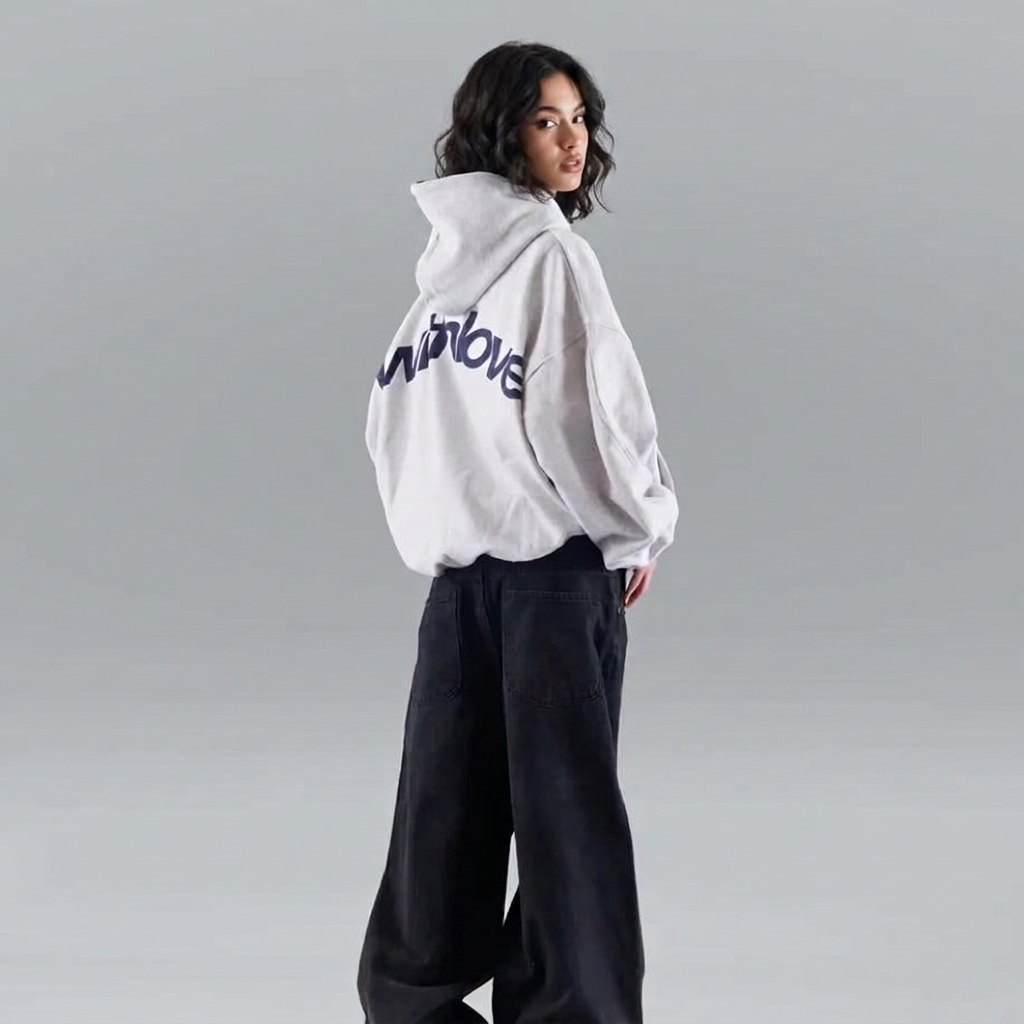 Lichtgrijze oversized hoodie voor dames, achterkant met donkerblauwe withlove backprint