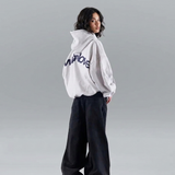 Lichtgrijze oversized hoodie voor dames, achterkant met donkerblauwe withlove backprint