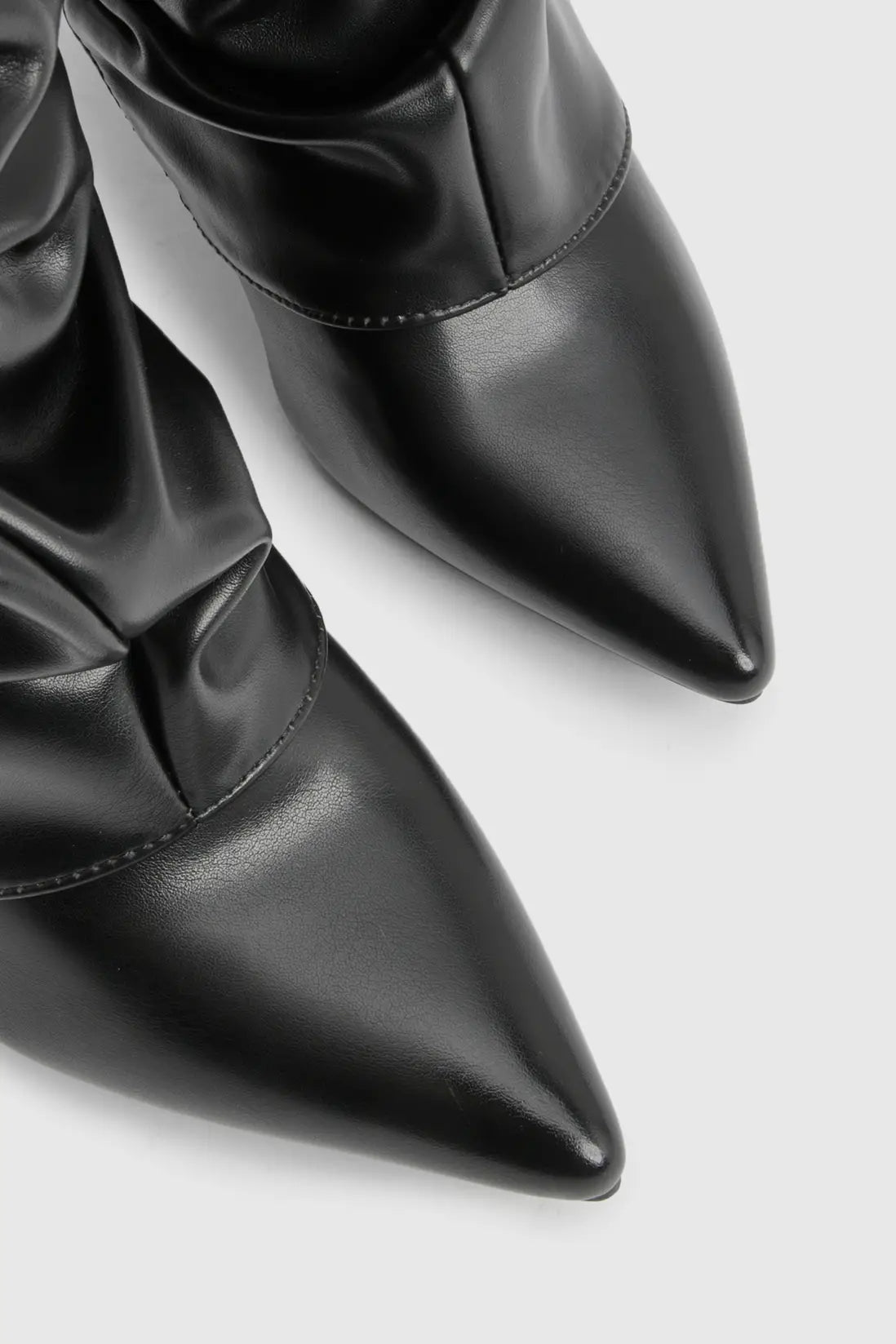 Marzella Slouch Boots | Plooilaarzen met Lage Hak & pointed toe