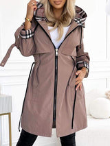 Novira | Dames trenchcoat met capuchon en ruitdetail – Voorjaar & Herfst