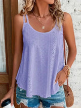 Luchtige  paarse zomertop met romantische broderie-afwerking