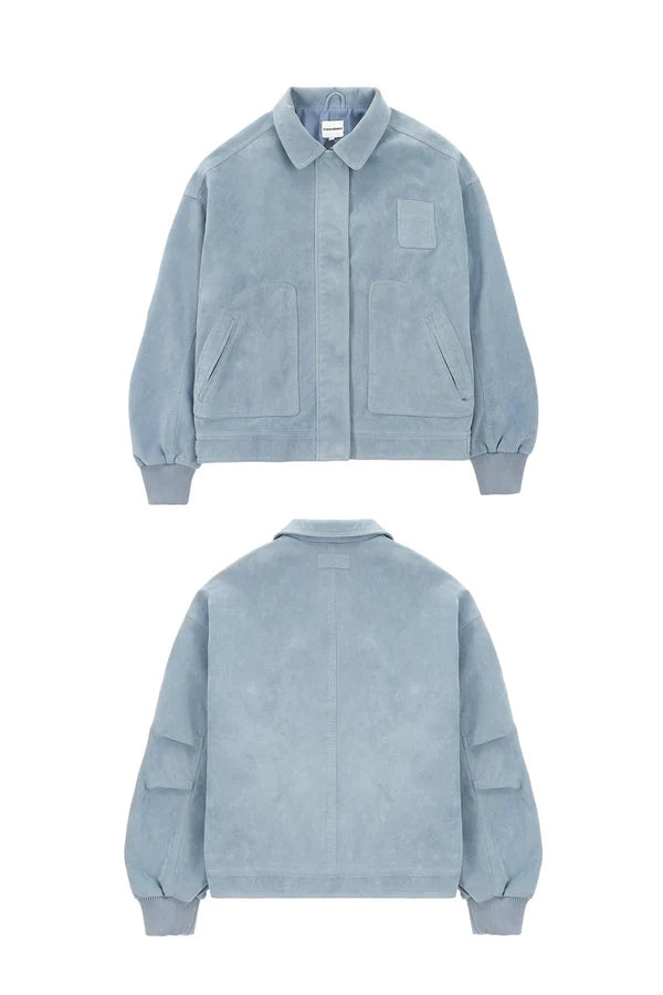 voorkant en achterkant lichtblauwe suède-look oversized jas met kraag verborgen sluiting en ribboorden