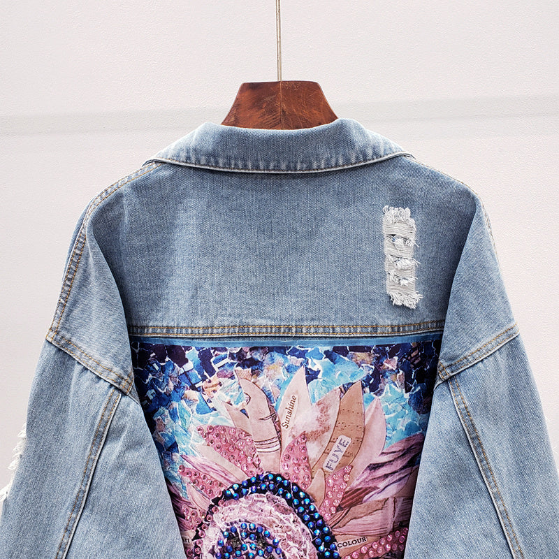 Spijkerjack met glittersteentjes en kunstzinnige patch
