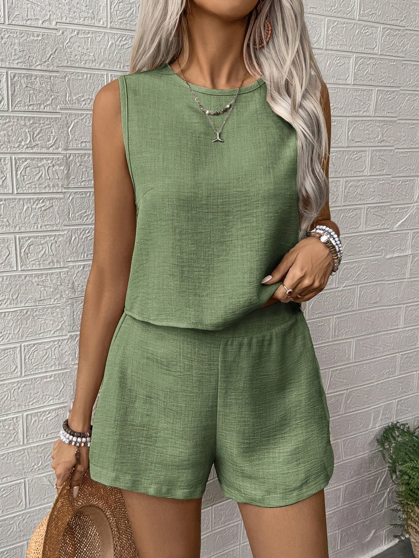 groene zomerset zonder mouwen met ronde hals en korte broek