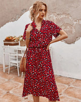 Rode midi zomerjurk met abstracte dierenprint en korte mouwen