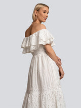 witte broderie jurk off shoulder stijl voor de zomer