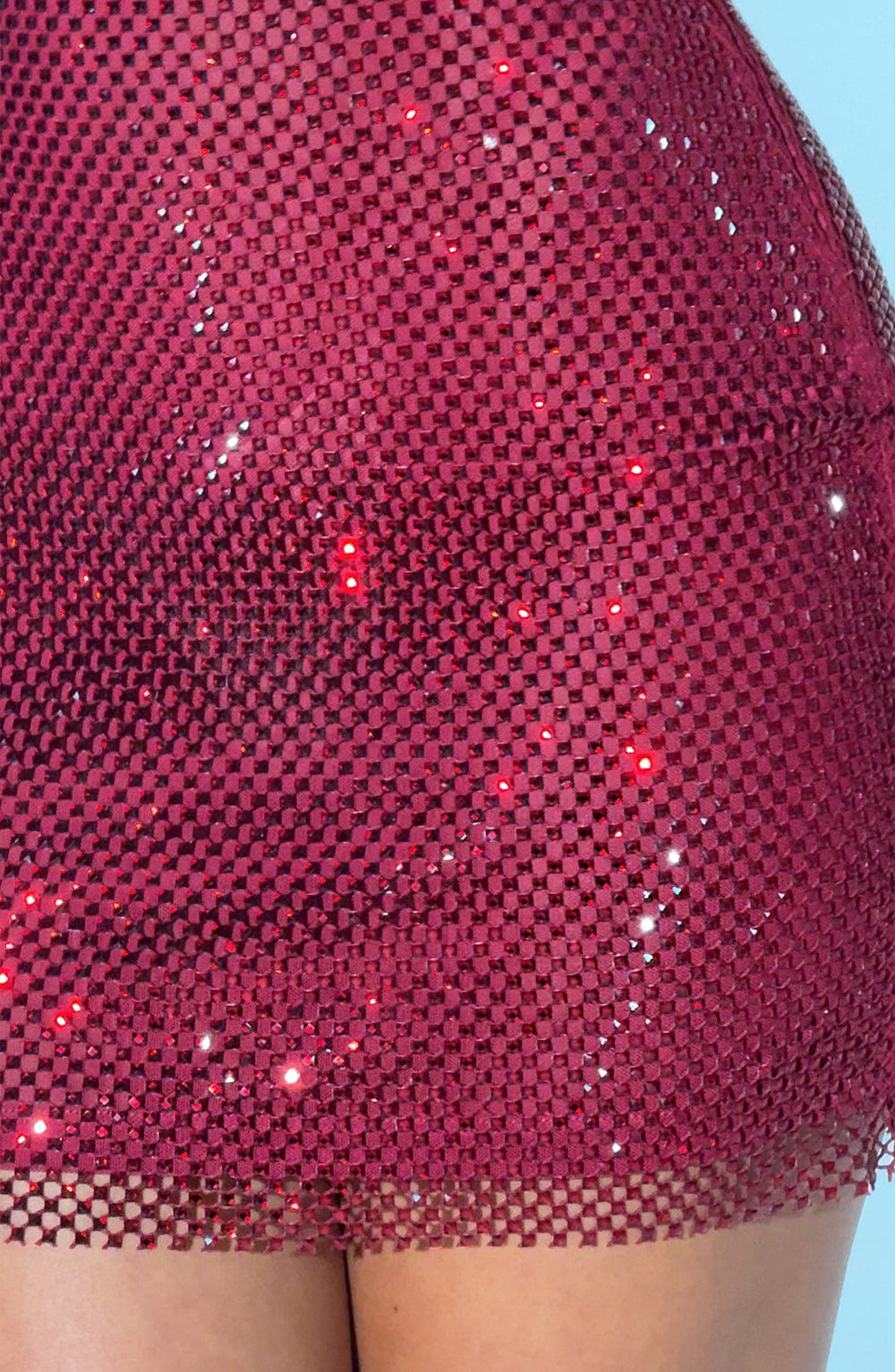 close-up rode strass mesh stof met glitters en open geweven rand