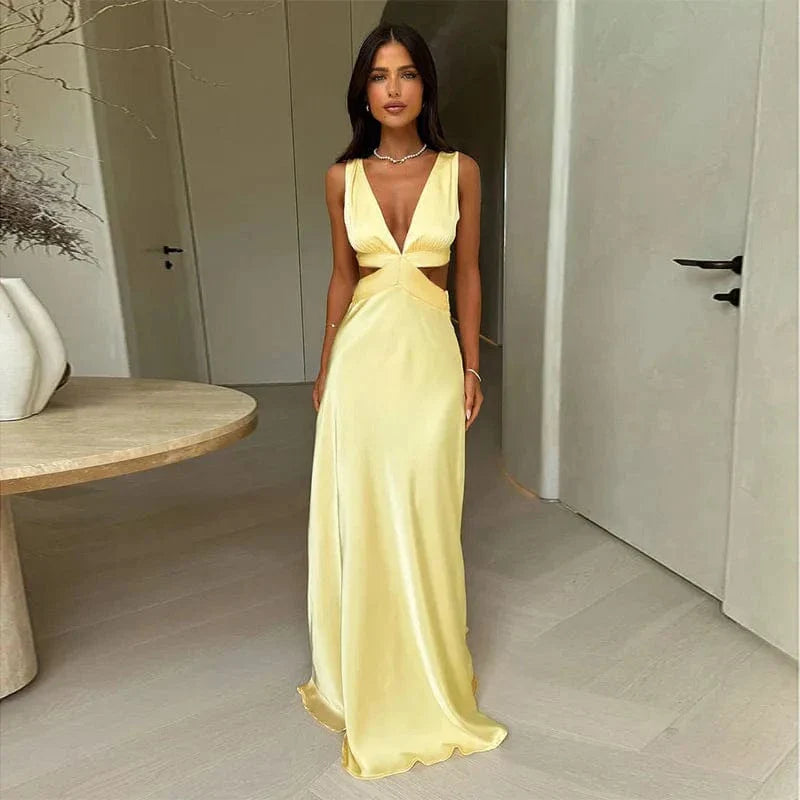 gele satijnen maxi jurk met cut-out detail en diepe v-hals