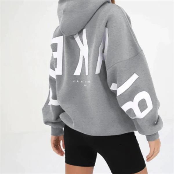 grijze hoodie met backprint en witte letters