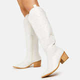 Witte cowboylaarzen met puntige neus en lage hak
