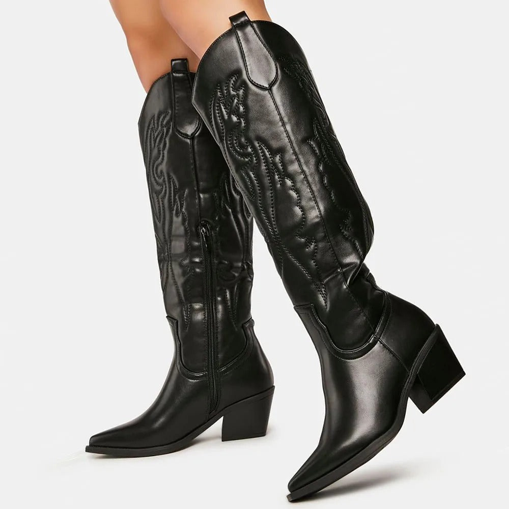 Zijkant Solvara boot met western details