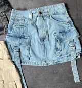 lichtblauwe denim minirok met utility details en cargozakken
