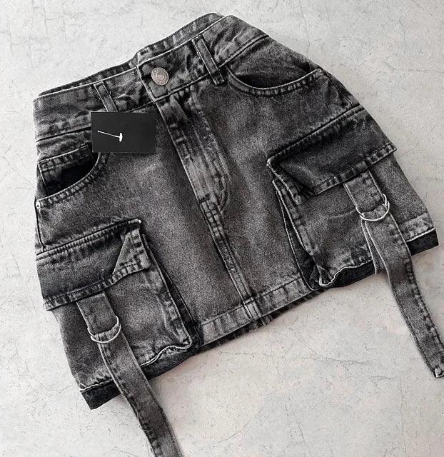 zwarte denim minirok met A-lijn en dubbele zakken